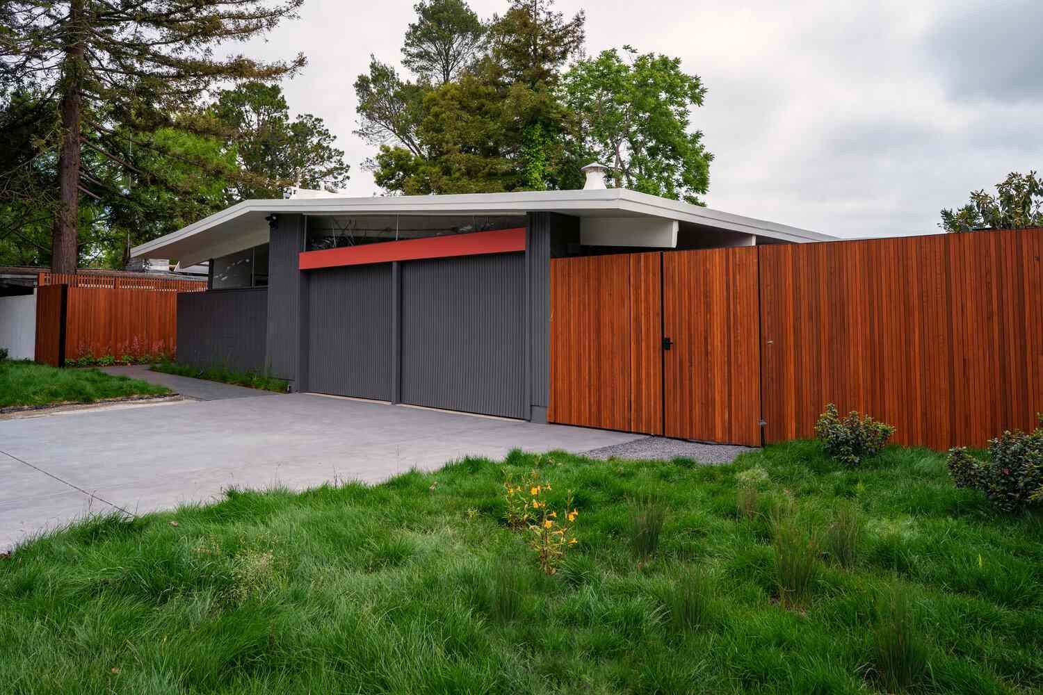 midcentury modern privacy fence ideas