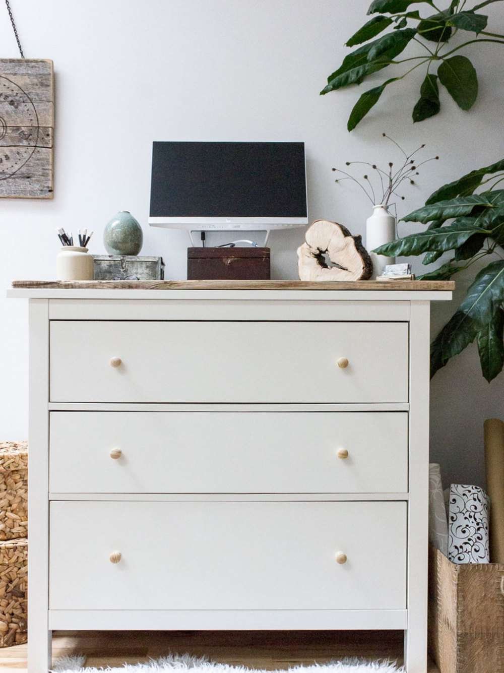 κομοδίνο ikea ως όρθιο γραφείο