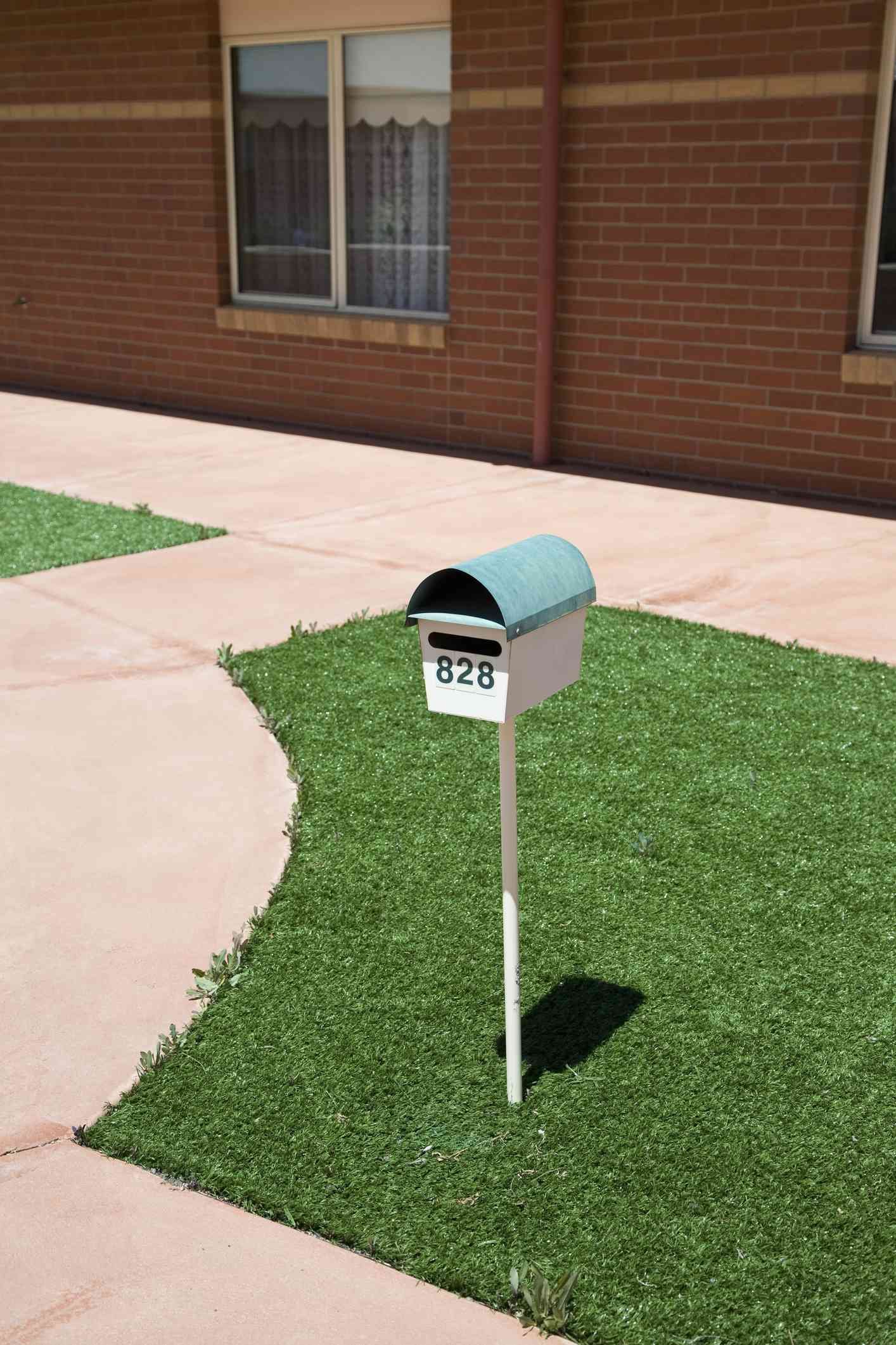 slim mailbox post