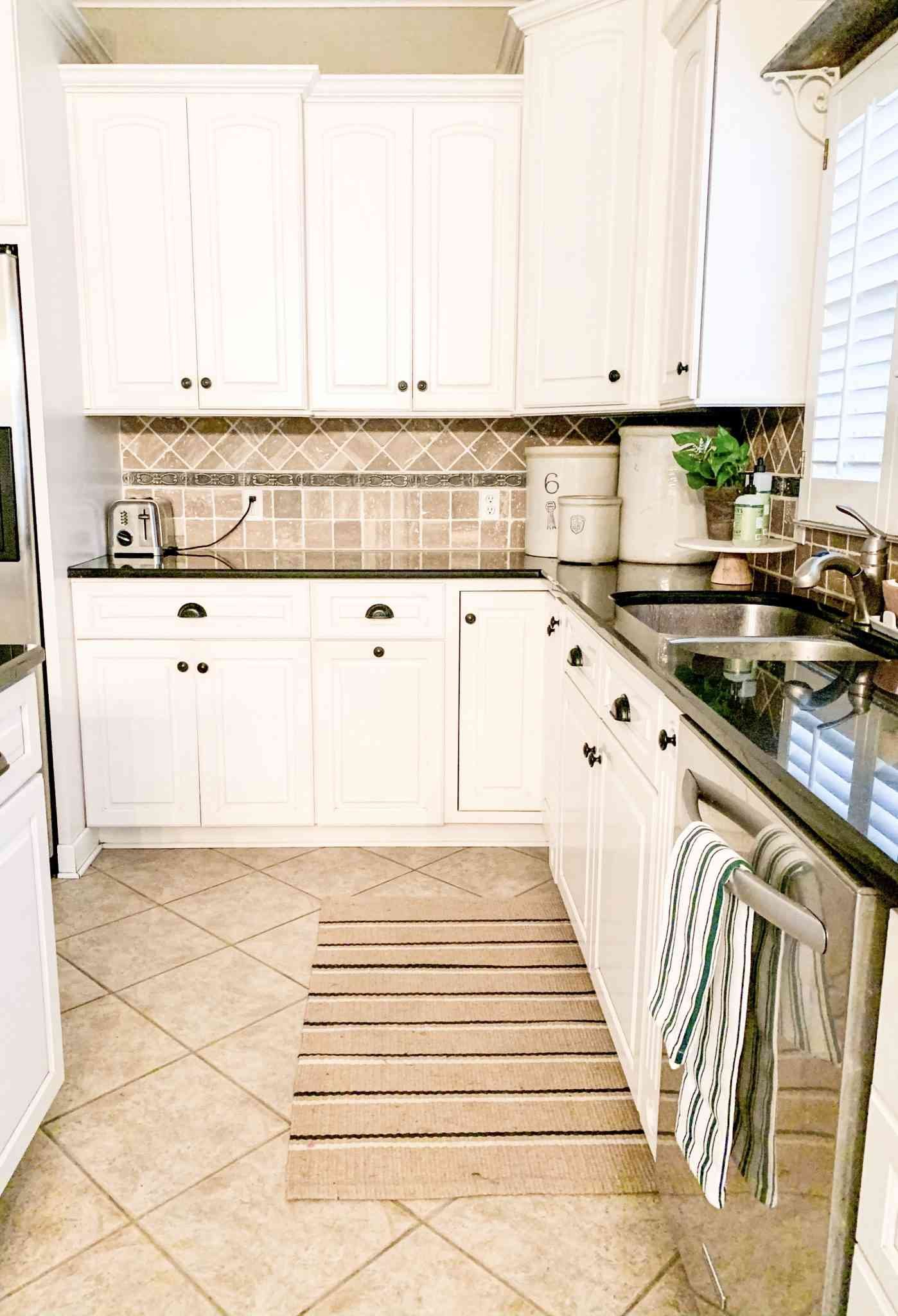 γρανίτη με πέτρα backsplash