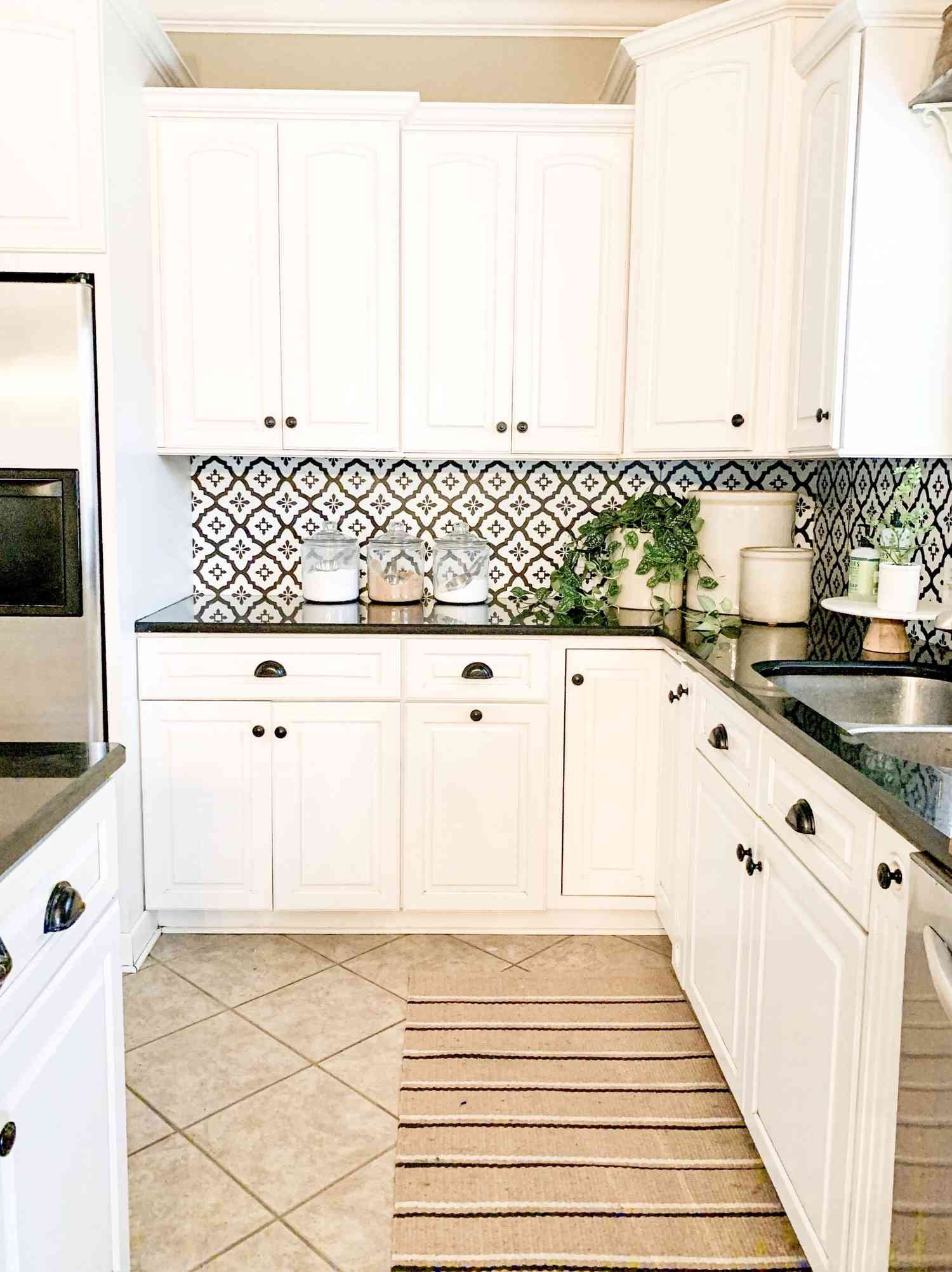 γρανίτη με πλακάκια backsplash