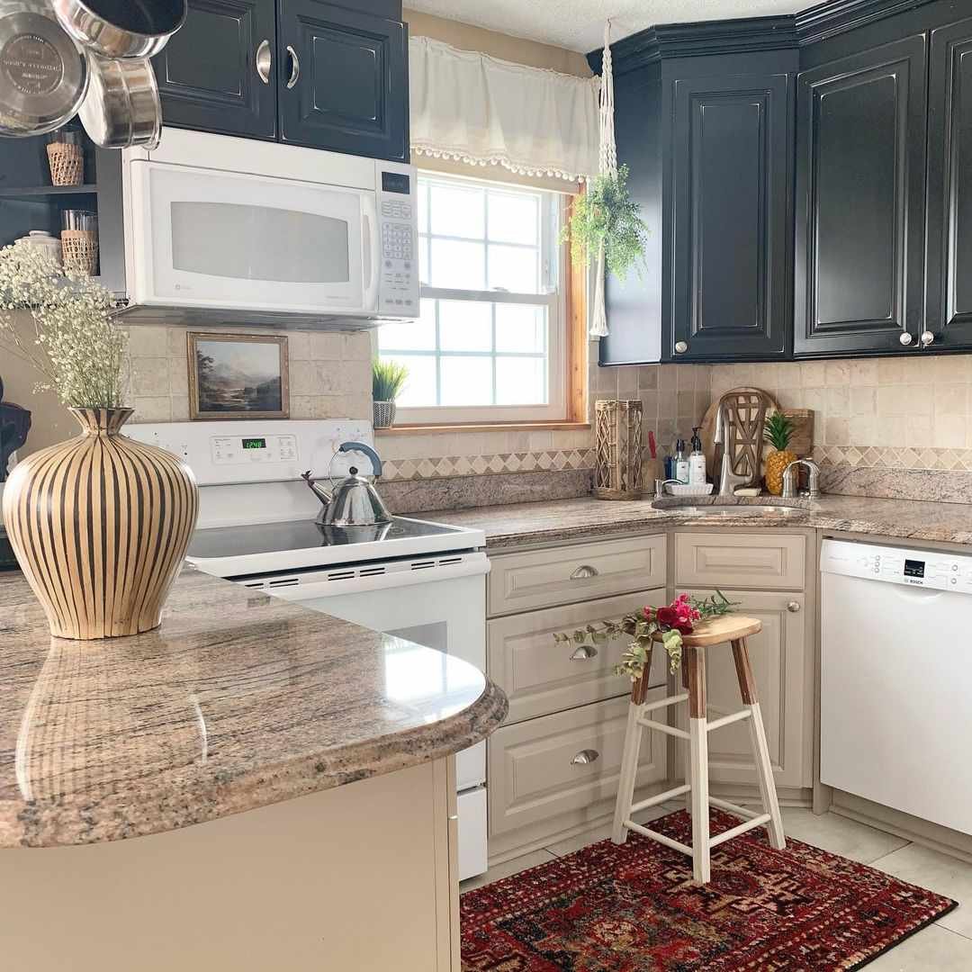countertops γρανίτη και πλακάκια backsplash με σύνορα