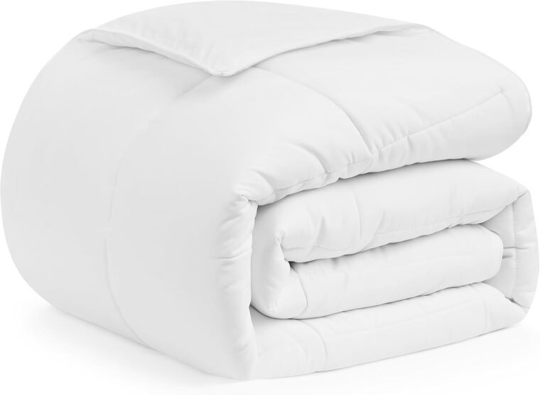 UGG 23743 Aimee King Classic Comforter Ξενοδοχείου Quality Airy Moisture Wicking Cooling Down Εναλλακτικό ανακουφιστικό με γωνιακές γλωττίδες για ζεστασιά και άνεση όλο το χρόνο, King/California King, Bright White