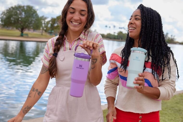 Stanley IceFlow Flip Straw Tumbler with Handle 30 oz | Περιστρέψτε το καπάκι και αναποδογυρίστε το άχυρο | Ανθεκτικό μπουκάλι νερού | Μονωμένος ανοξείδωτος χάλυβας | Χωρίς BPA | Πασχαλιά - Image 5