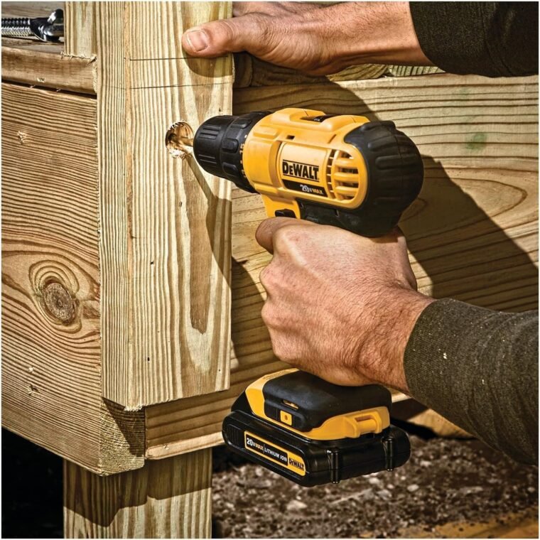 Τρυπάνι και κρουστικός οδηγός μπαταρίας DEWALT 20V MAX, Combo Kit ηλεκτρικών εργαλείων με 2 μπαταρίες και φορτιστή (DCK240C2) - Image 7