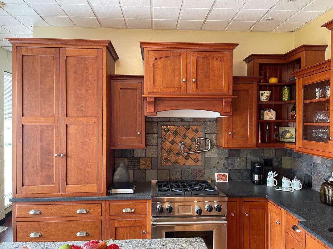 βαθύ γκρι backsplash