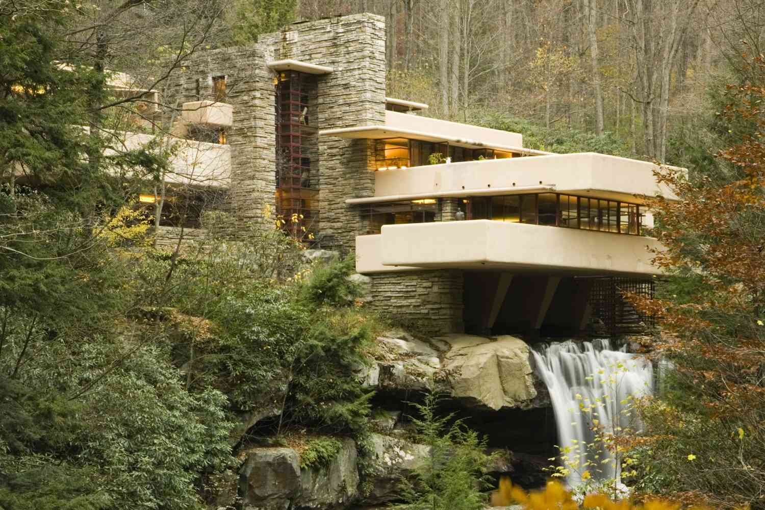 Το σπίτι Fallingwater του 1935 που σχεδίασε ο Frank Lloyd Wright στο Mill Run της Πενσυλβάνια