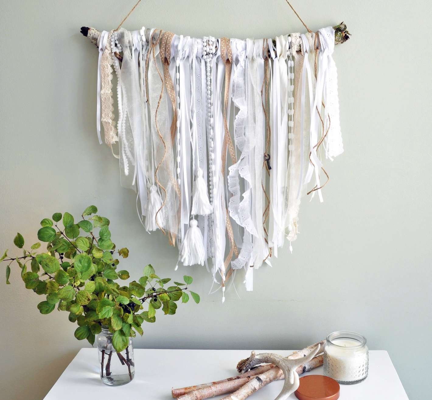 DIY Shabby Chic κρεμαστό τοίχο με κορδέλα