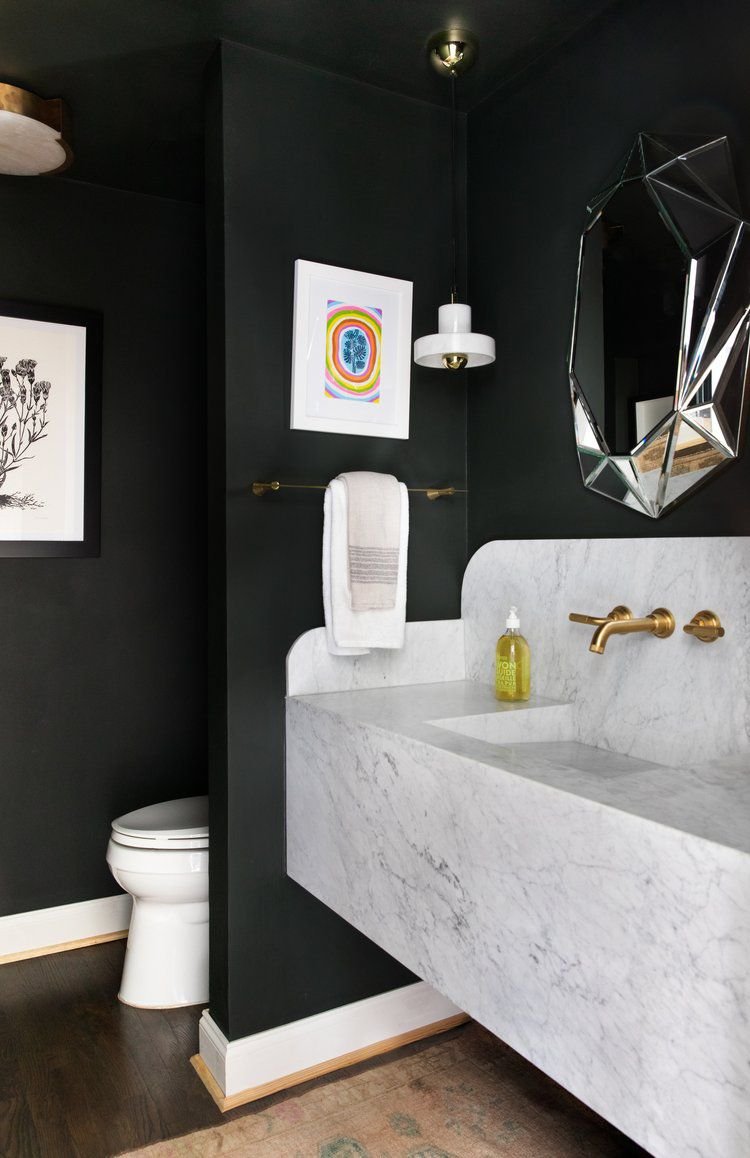 σκούρο μπάνιο ιδέες off white countertop