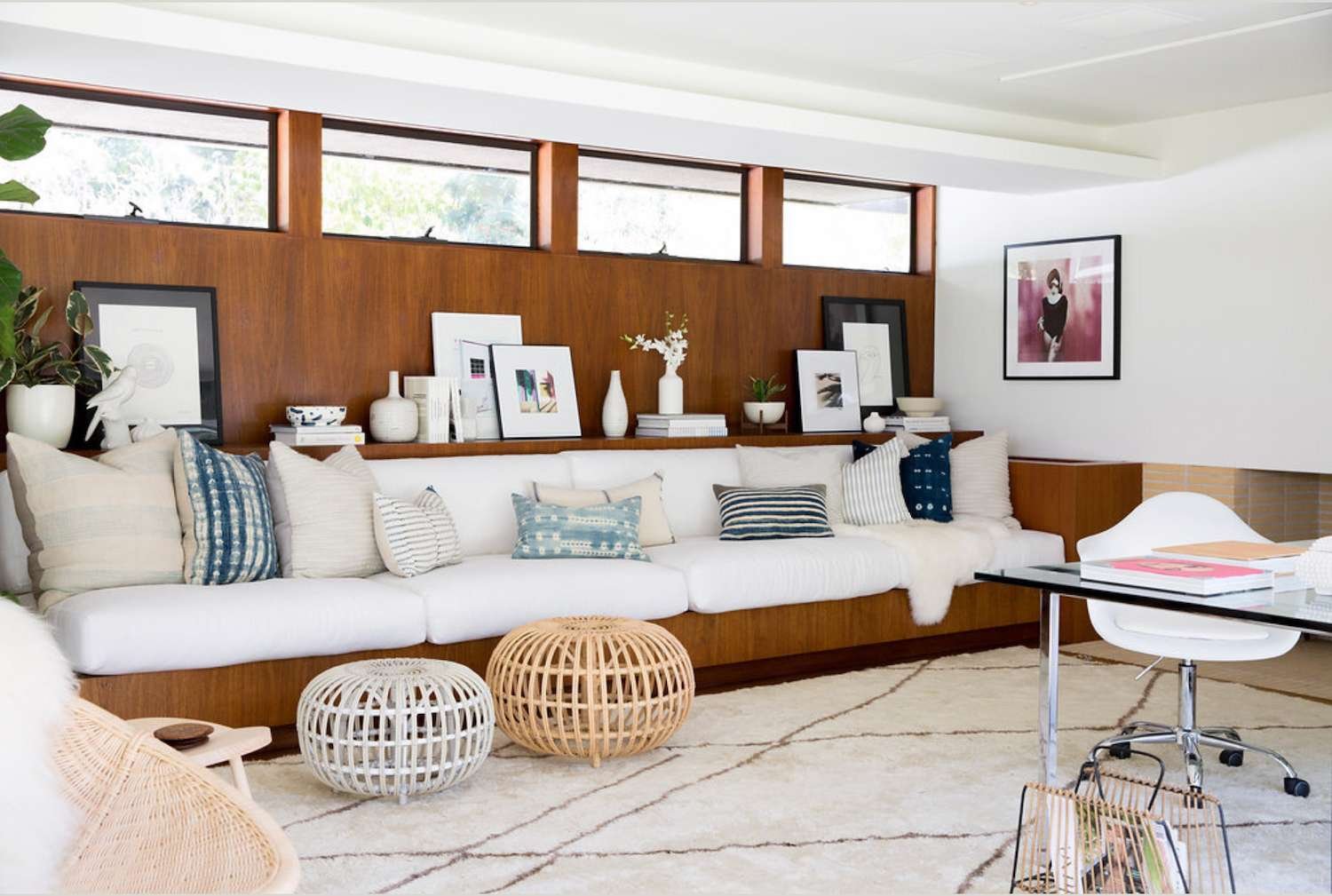 midcentury modern living room built-ins
