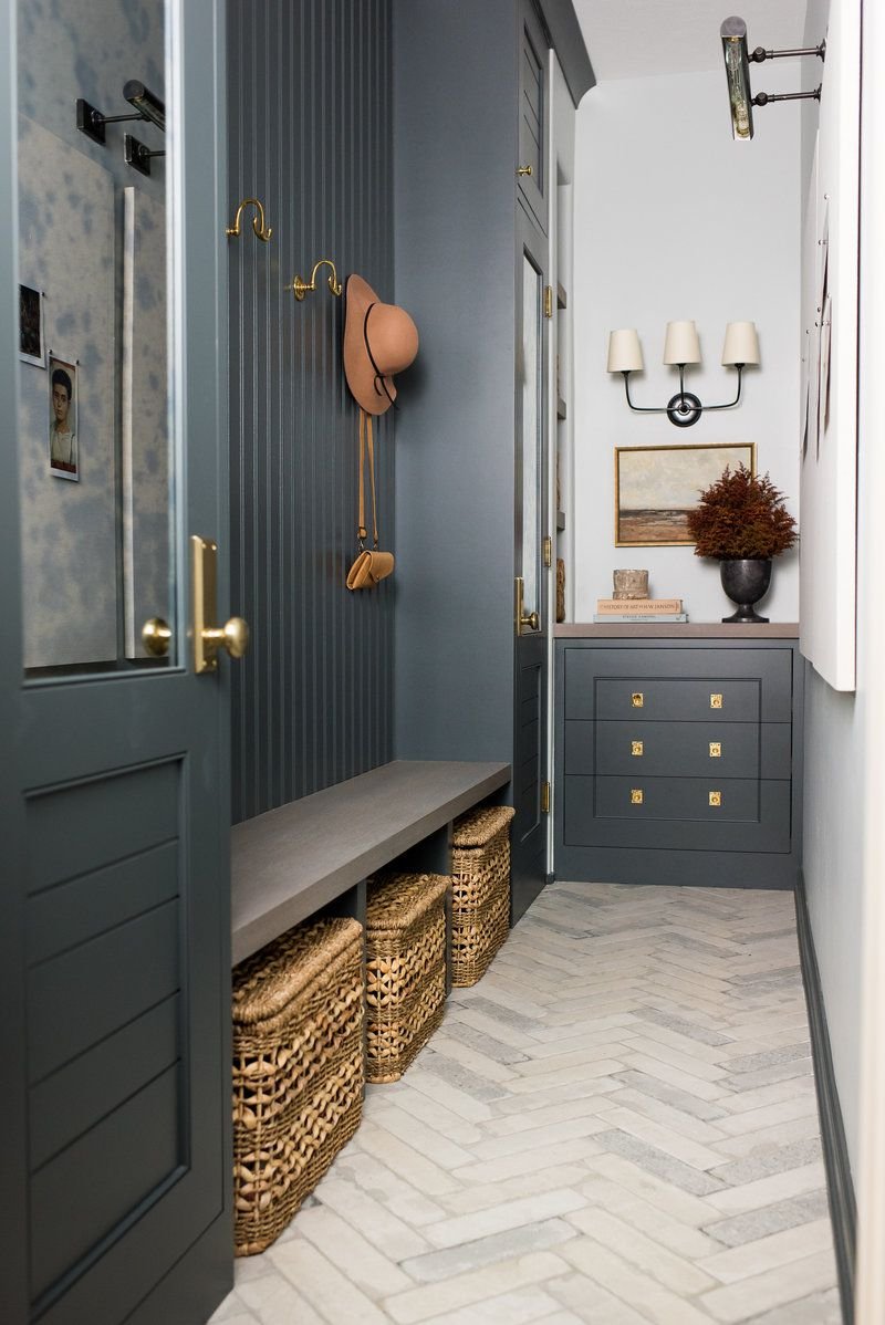 στενές ιδέες αποθήκευσης mudroom