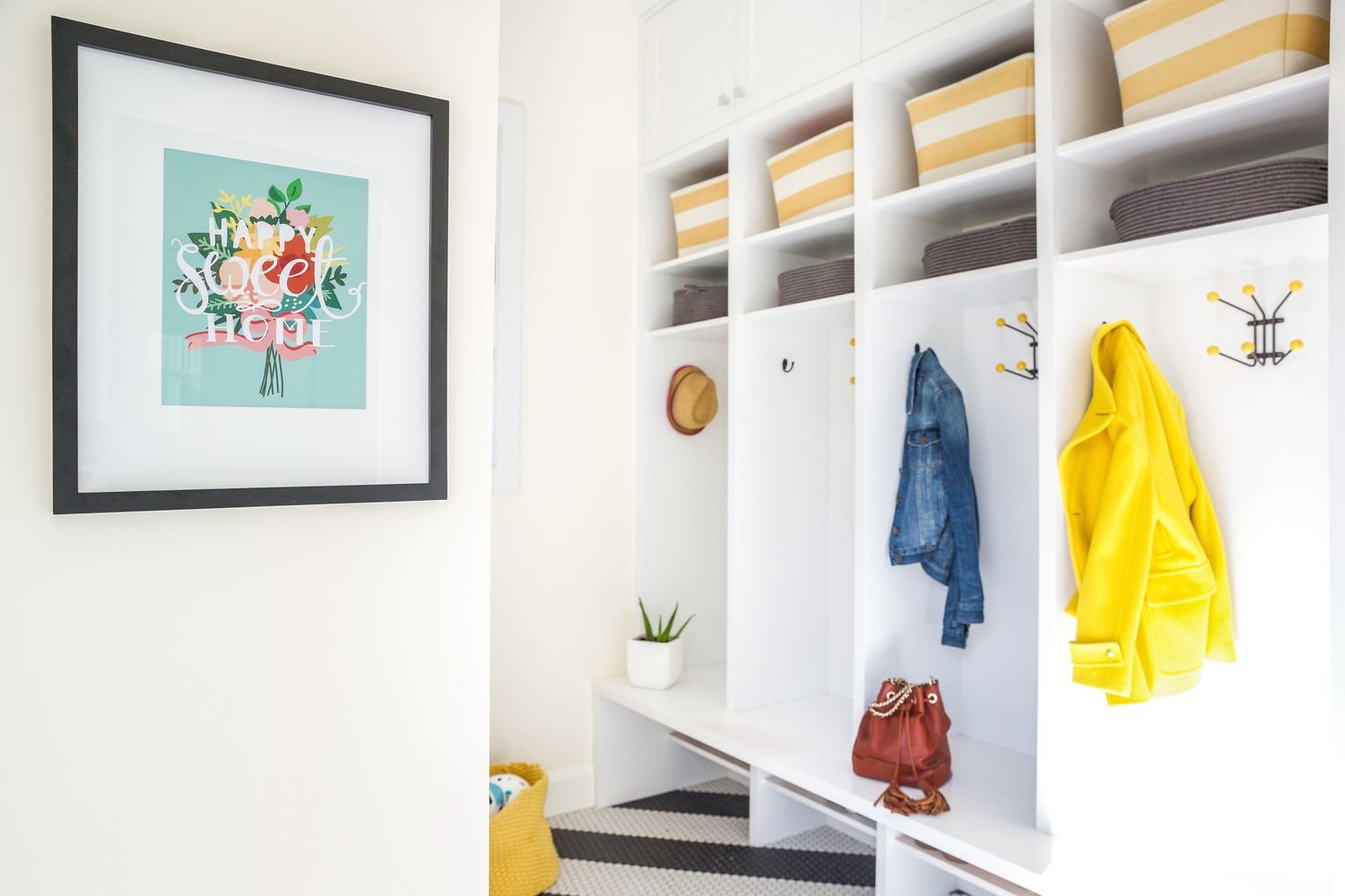Mudroom με ανοιχτά ράφια