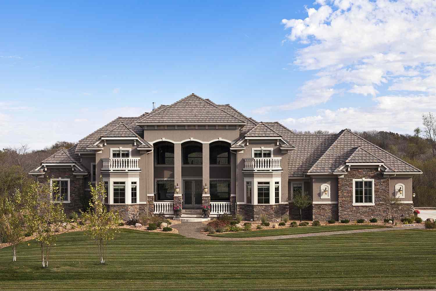 Τι είναι μια McMansion