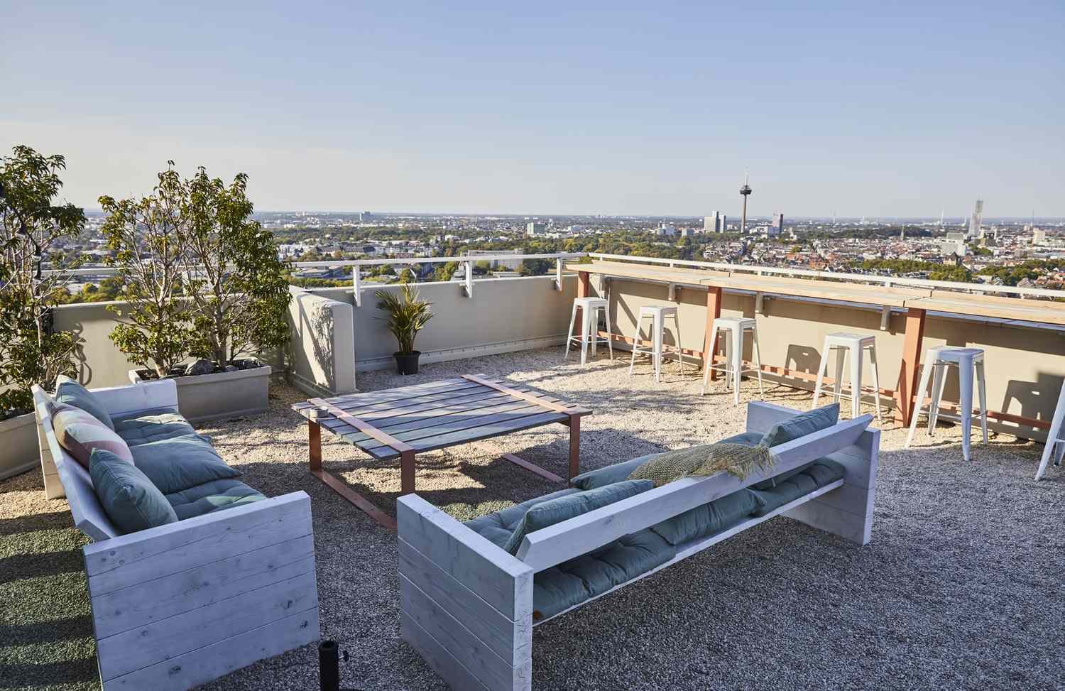 Rooftop terrace for building