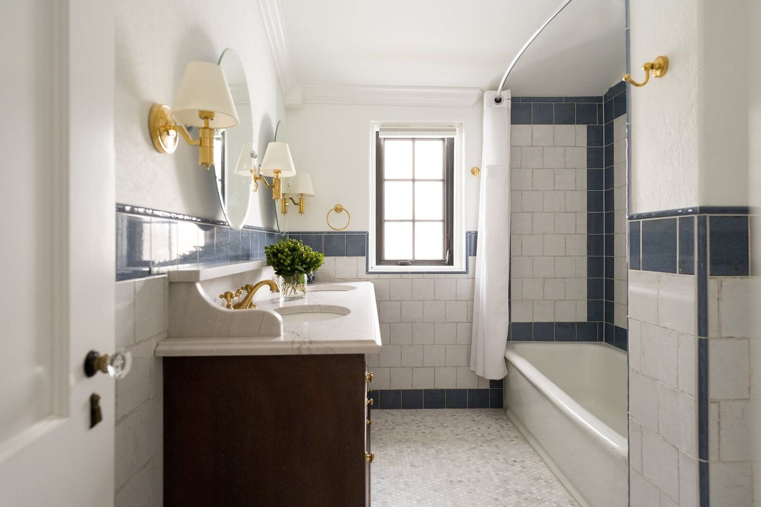 bathroom tile border ideas