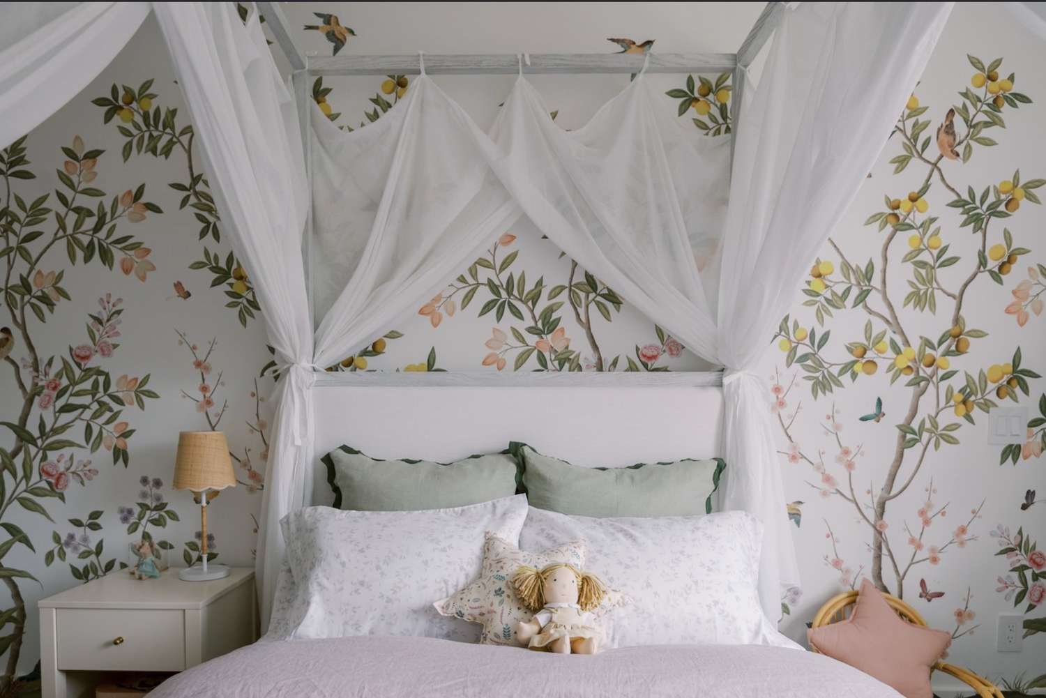 all-white canopy bed ideas