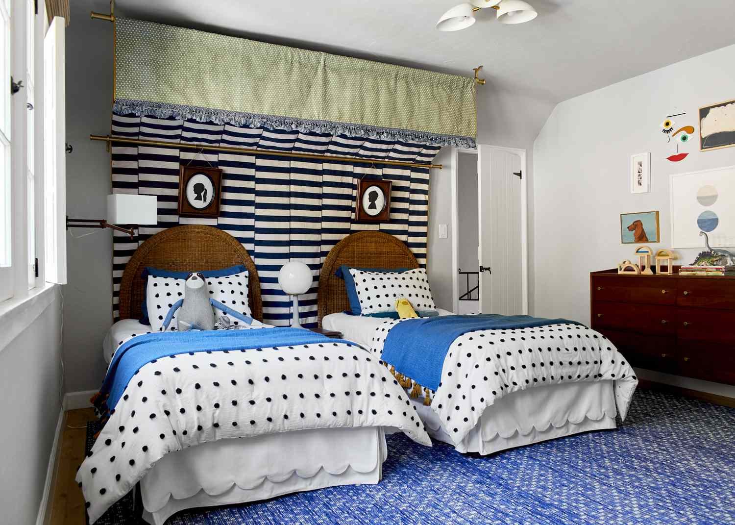 shared twin bed canopy ideas