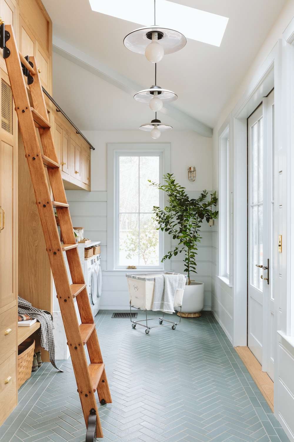 mudroom laundry room 