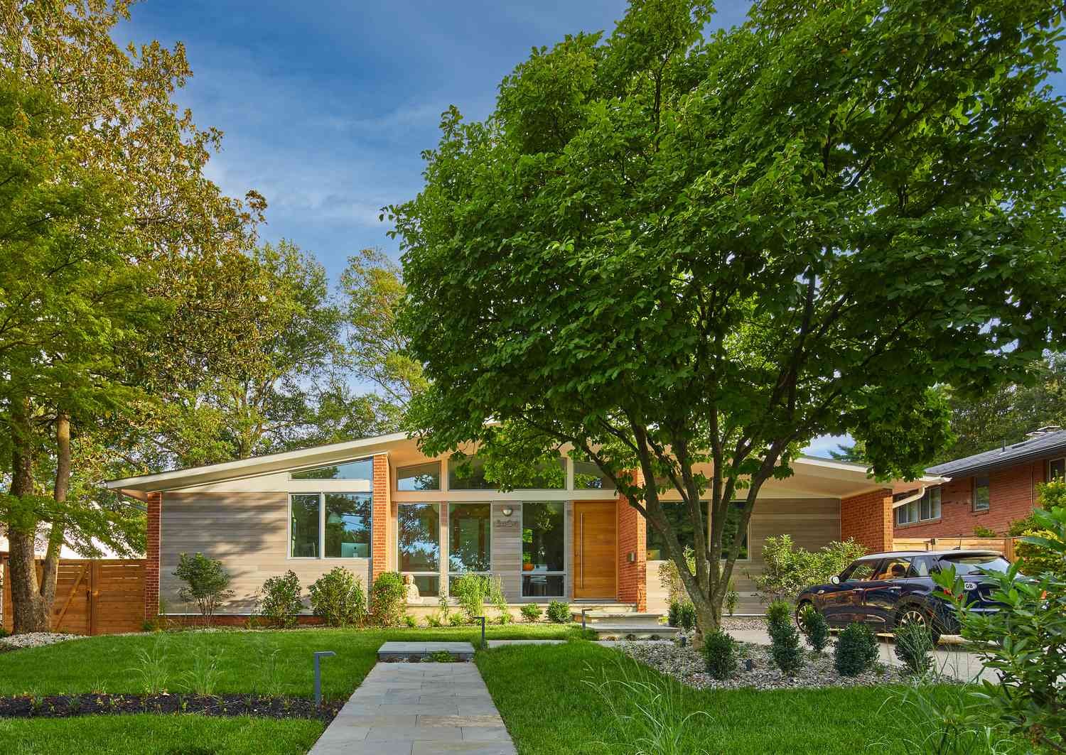 mid-century home with vaulted roof