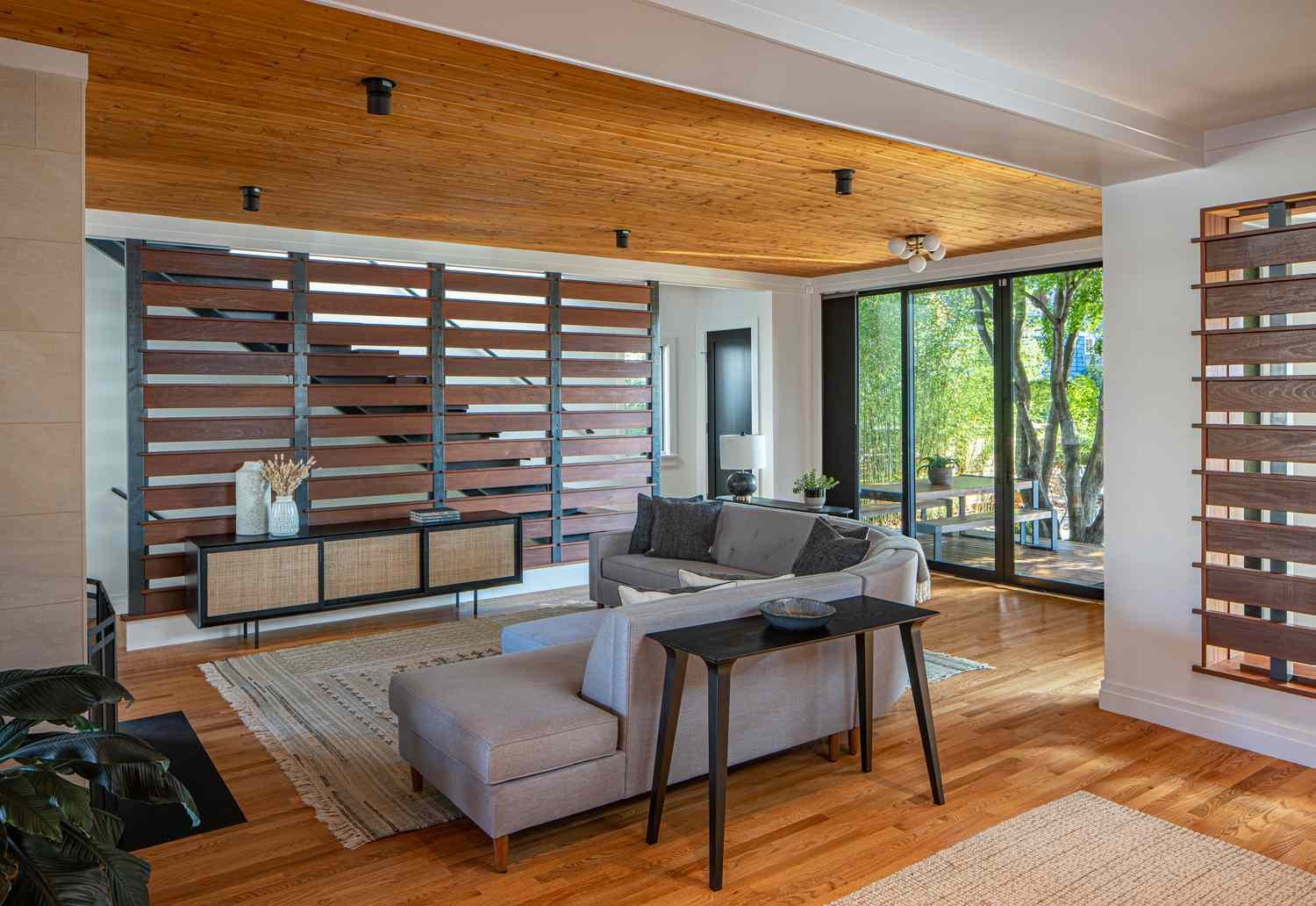 mid-century modern style living room