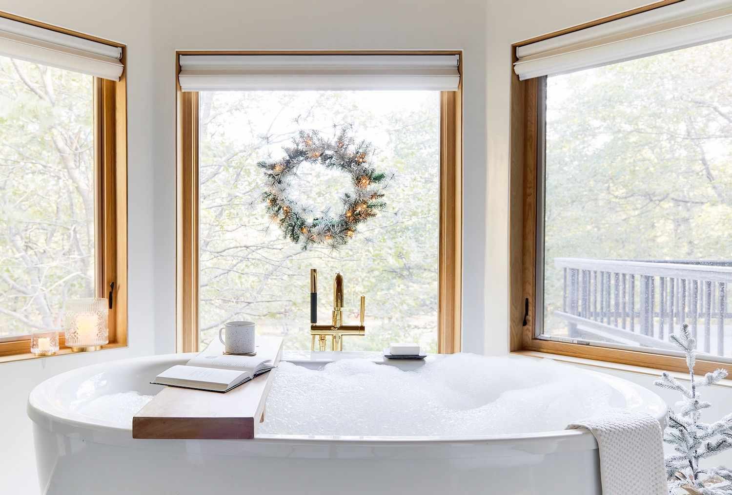 christmas bathtub wreath
