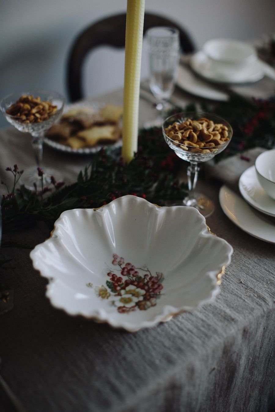 vintage christmas table setting