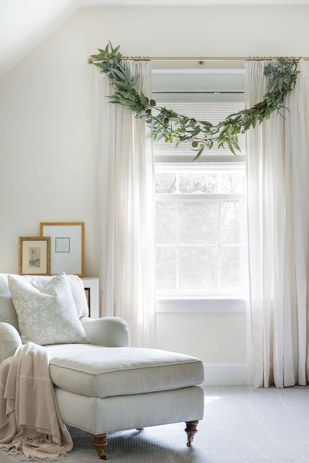 simple christmas bedroom decor ideas