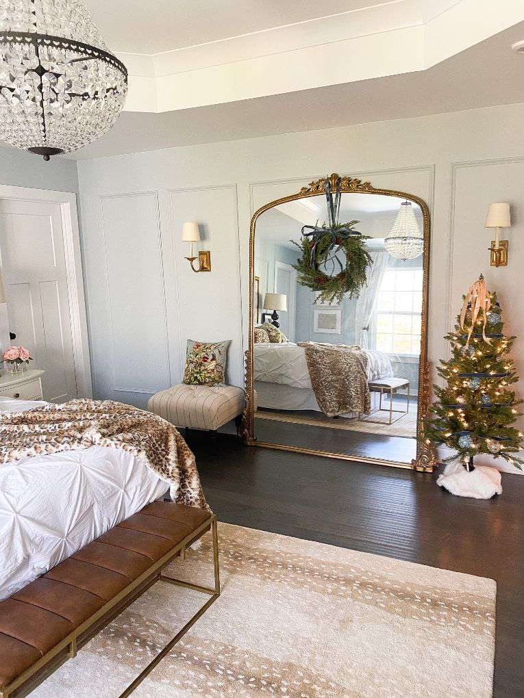 christmas decorations primary bedroom