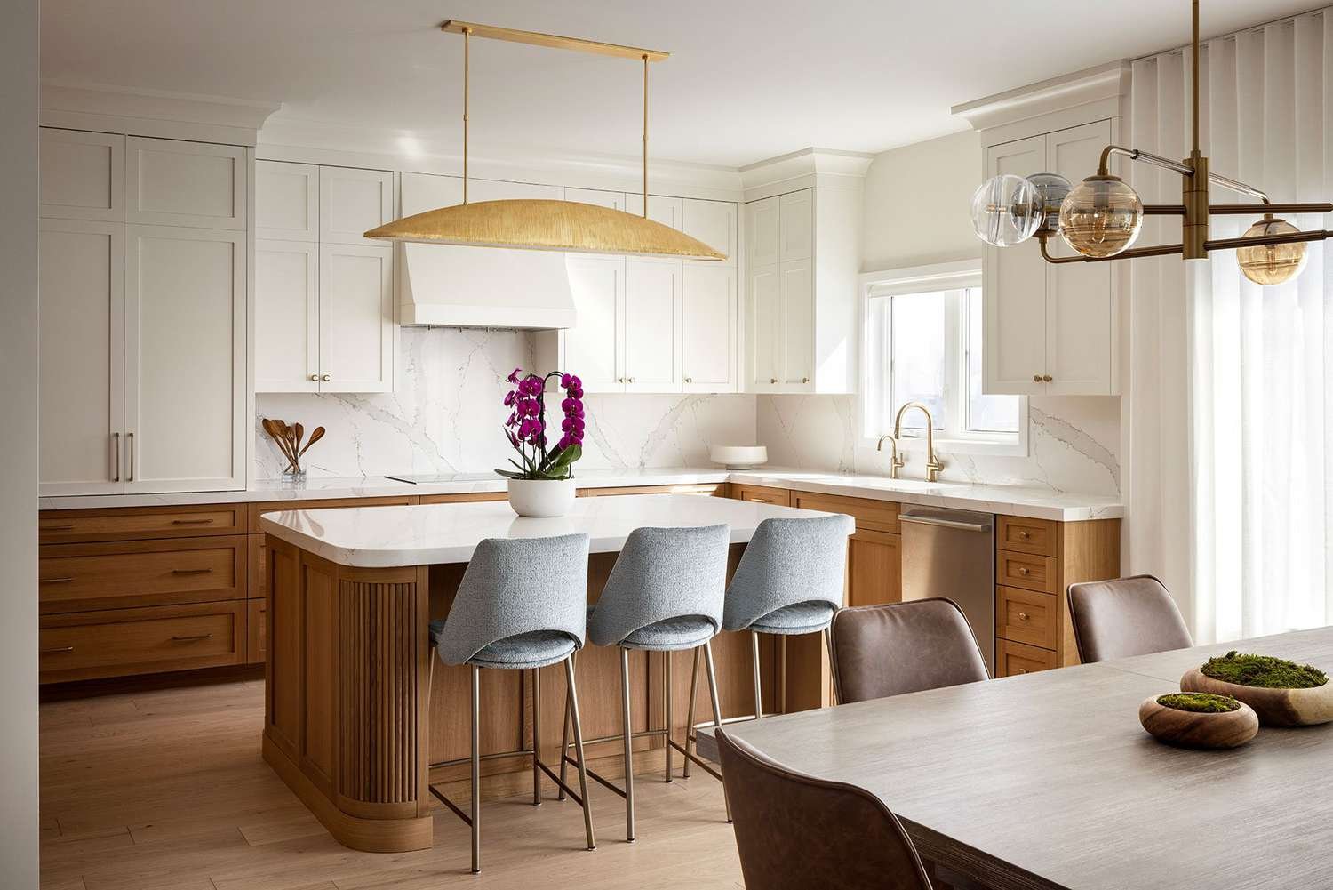 light fixtures to define zones in open-plan kitchen