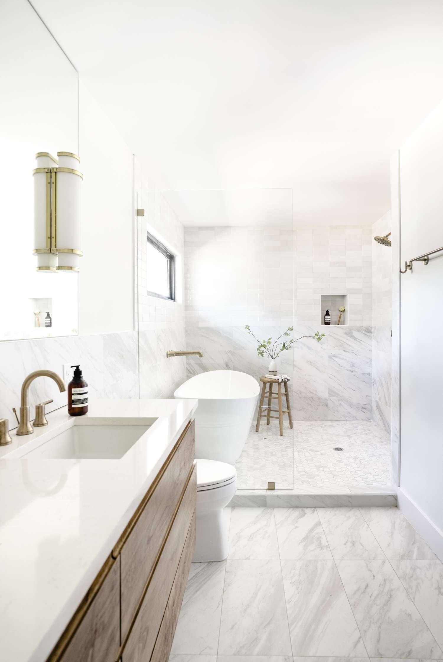 white bathroom tile ideas