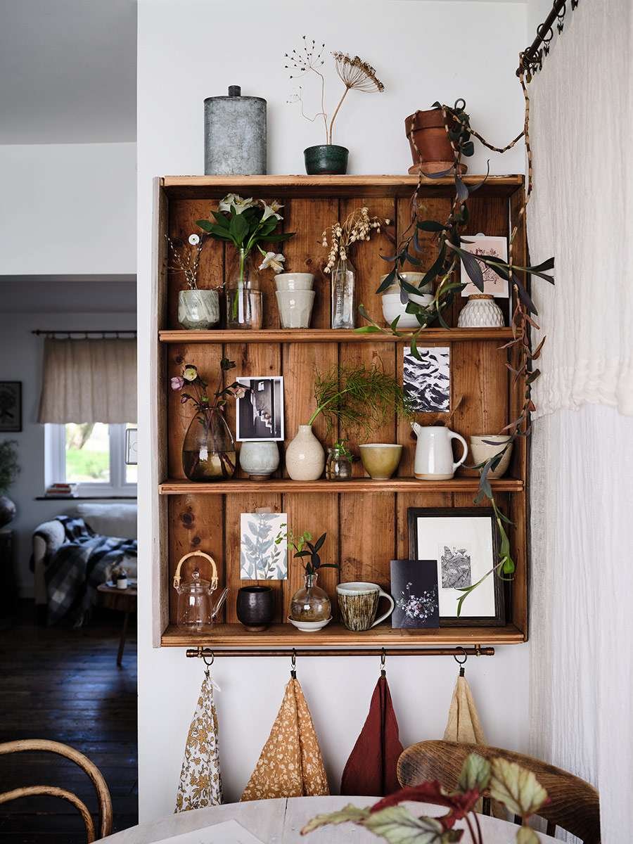 cottage kitchen shelving